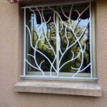 grille de fenêtre branchage